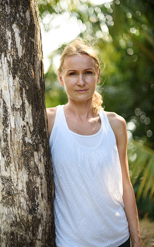 Joanna Michalik - yoga-instructor in beautiful nature in Panama